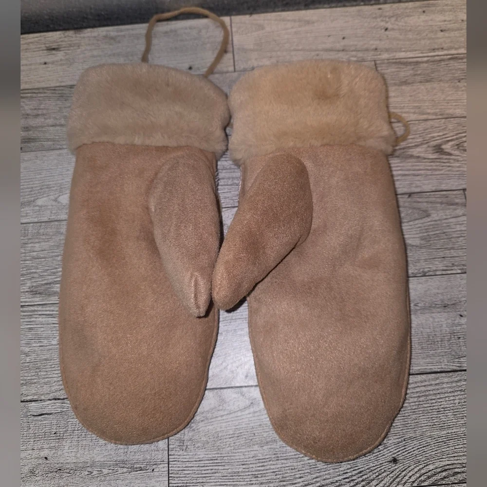 Classic Tan Mittens with Faux Fur Trim